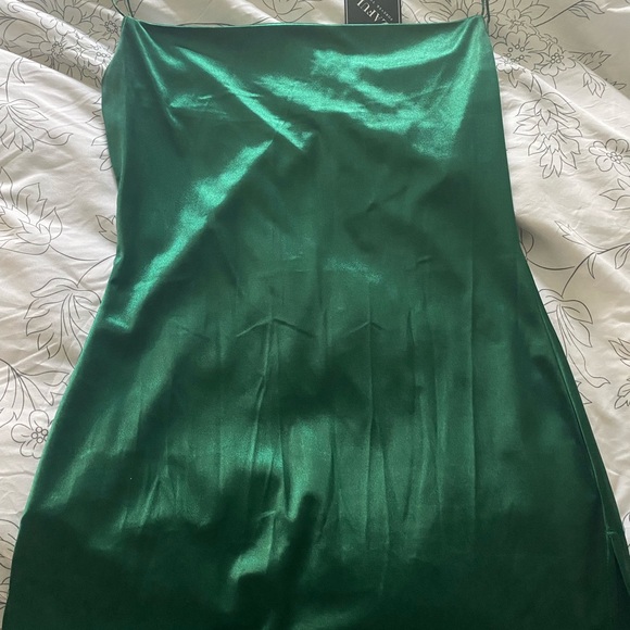 Dresses & Skirts - NEVER WORN Emerald Green Party dress